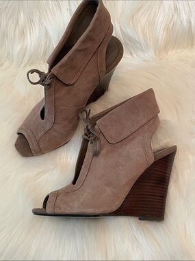 Aldo -Taupe Suede Peep-Toe Wedge Booties -37